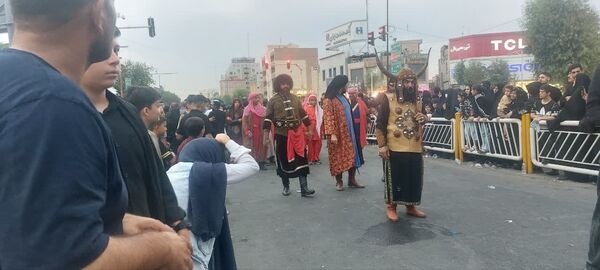 استقبال عزاداران حسینی از کاروان نمادین اسرای کربلا در قم