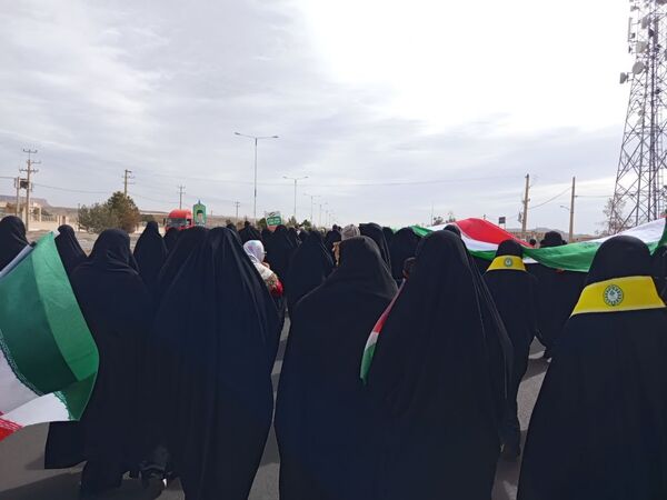 حضور مردم روستای دهشیر شهرستان تفت در راهپیمایی ۲۲ بهمن