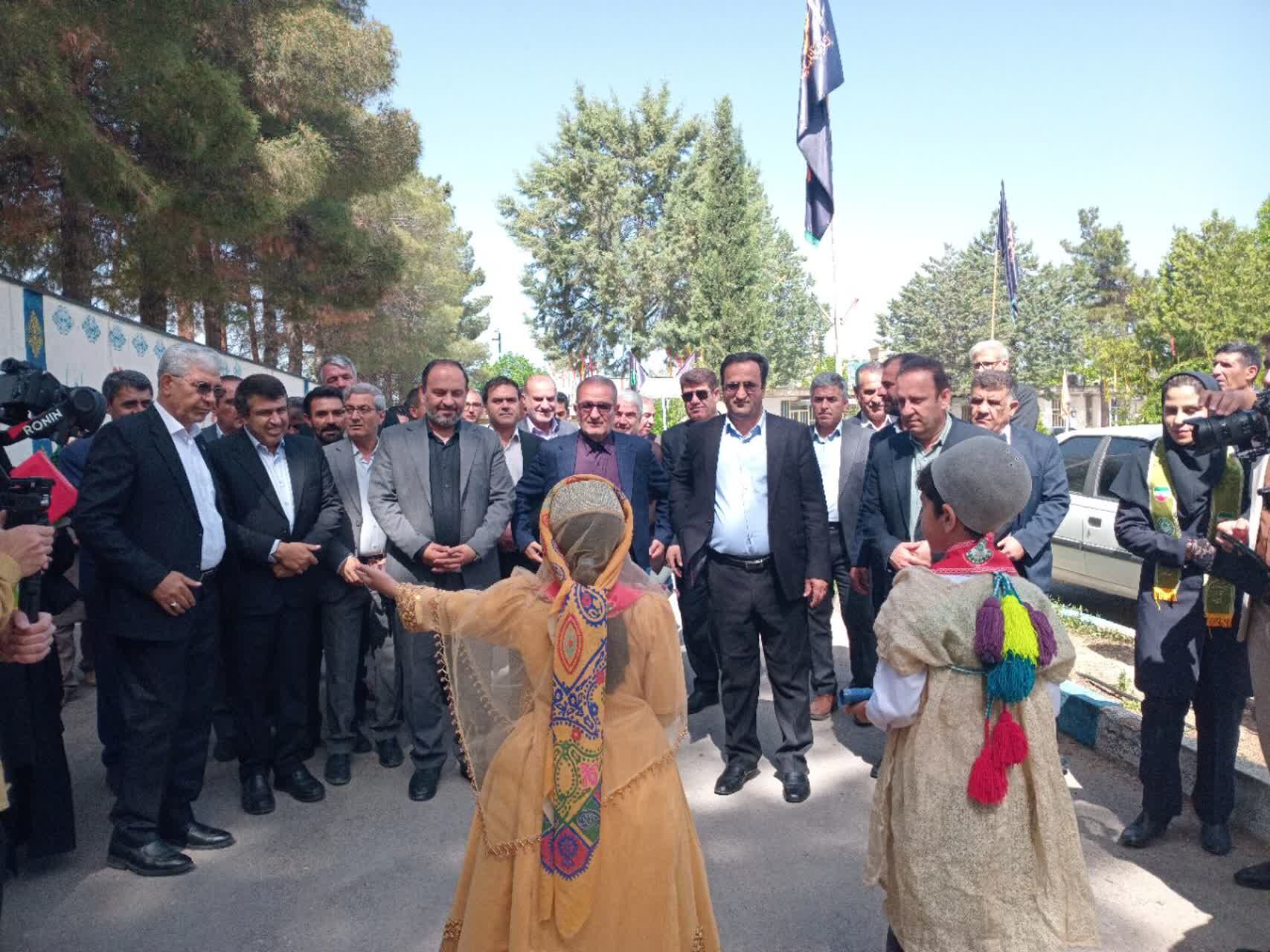 جشن روز معلم با حضور معاون پرورشی و فرهنگی وزیر آموزش و پرورش در یاسوج 