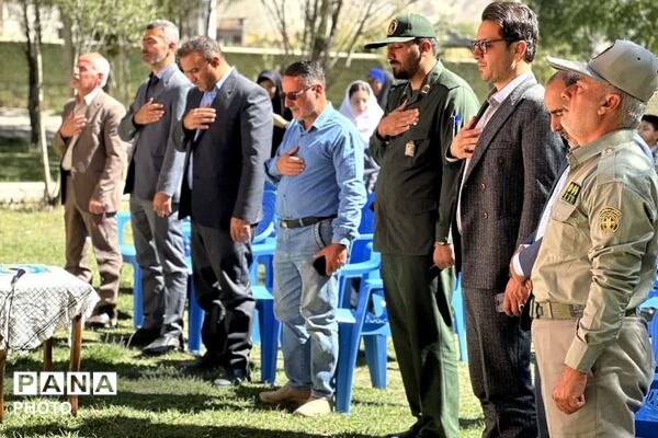 آیین «روایت ایستادگی» و گلباران مزار شهدای گمنام در شهر ارجمند 