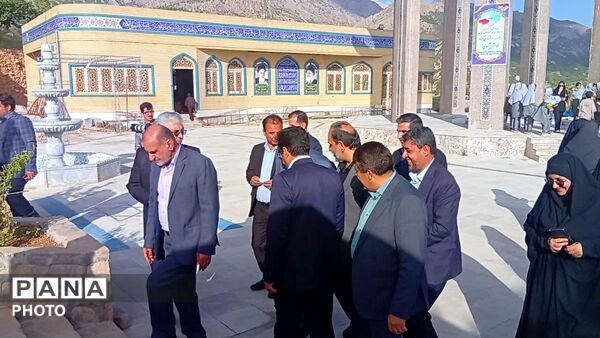 غبار رویی گلزار شهدا با حضور معاون پرورشی و فرهنگی ورزات آموزش و پرورش در یاسوج 