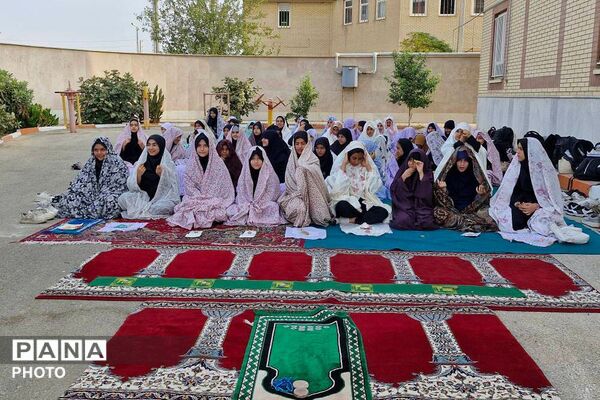 برپایی نماز استغاثه و باران در مدرسه منتصرین شاهد