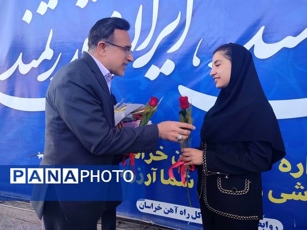استقبال از برگزیدگان شانزدهمین المپیاد ملی فرش دستباف در مشهد