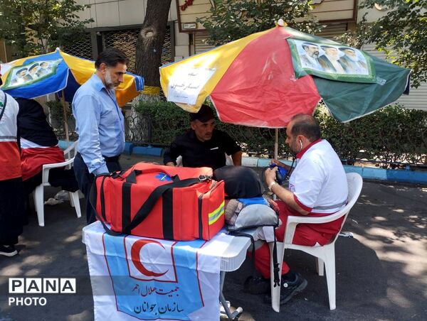 جاماندگان آذربایجان شرقی با چشمانی اشک‌بار به امید روز رجعت با رهبر شهید