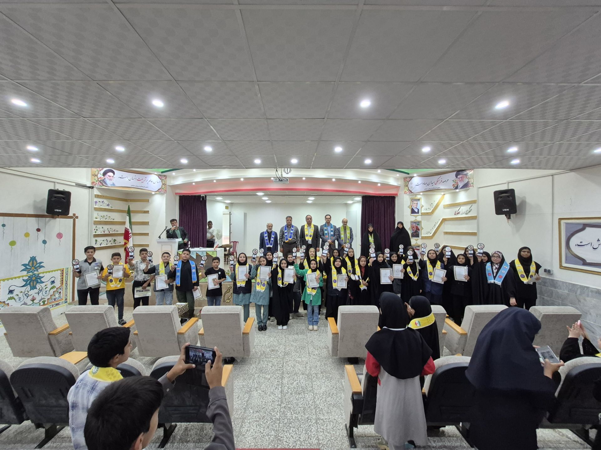 سازمان دانش آموزی خلیل‌آباد برای خبرنگاران پانا سنگ تمام گذاشت