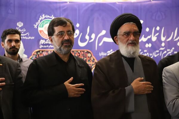 ادای احترام مسئولان قم به شهدا در هفته دولت