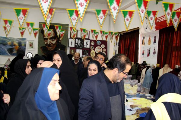 افتتاح نمایشگاه شکوفایی هنر و مهارت زنان و دختران هنرستان استاد شهریار 