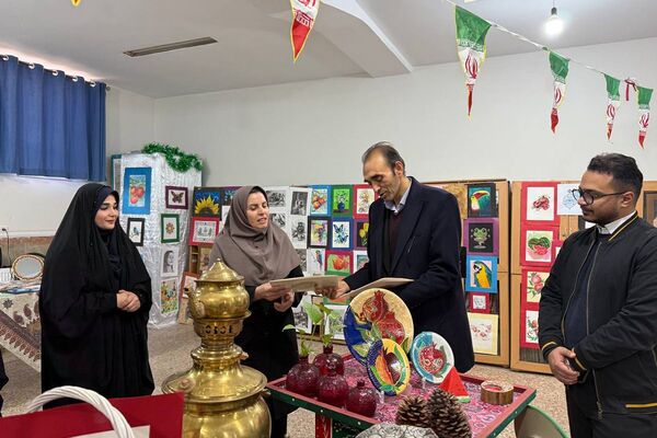 آیین افتتاحیه نمایشگاه هنری «ماها» در هنرستان شهید تاجیک بهارستان‌دو