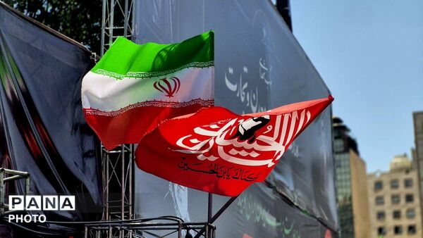 حضور گسترده مردم در مراسم تشییع رهبر شهید در میدان ولیعصر