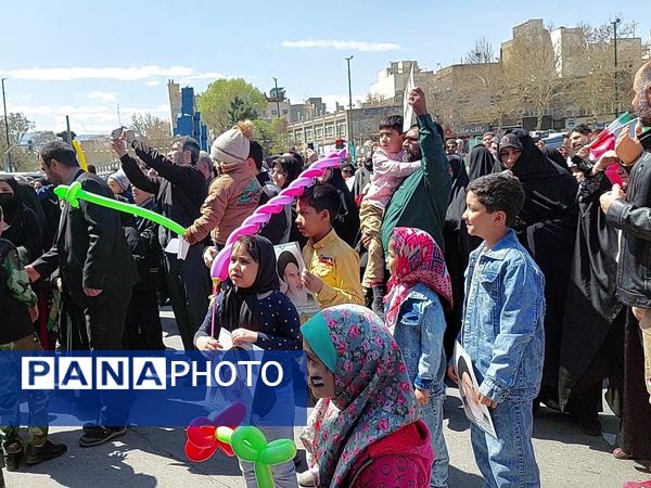 راهپیمایی روز قدس با حضور مردم ولایت‌مدار مشهدی