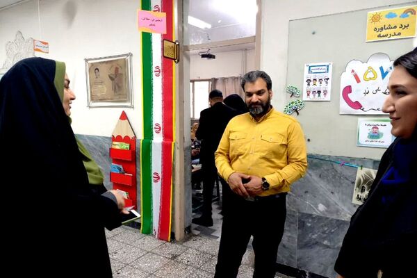 مسابقات هنر و خلاقیت دانش‌آموزان در مدرسه ۱۰ دی