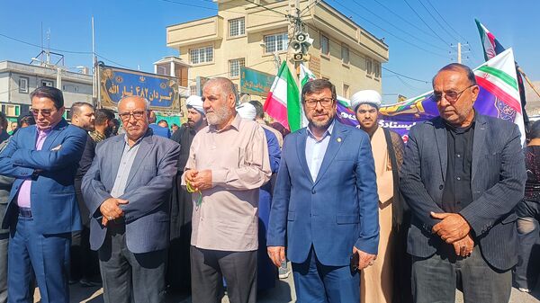 حضور پرشور مردم یاسوج در راهپیمایی ۱۳ آبان در دامنه‌های دنا