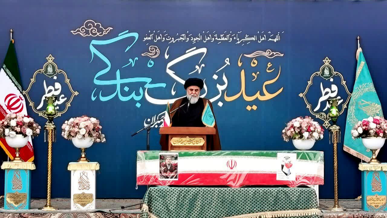 اقامه نماز عید فطر و تشییع پیکر شهید «کیارش» در مسجد جمکران