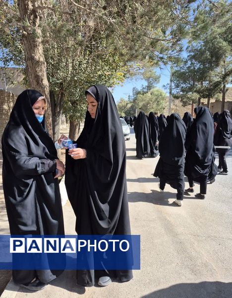 نمایش جرعه ای از ایستادگی در مسیر راهپیمایی ۱۳ آبان ماه