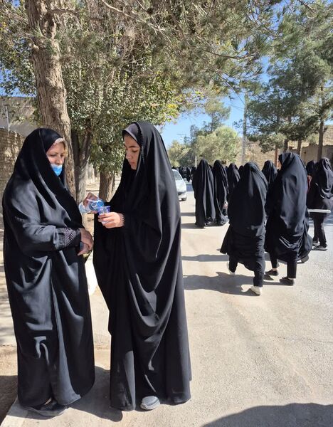 نمایش جرعه ای از ایستادگی در مسیر راهپیمایی ۱۳ آبان ماه