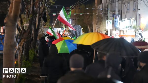 اجتماع و راهپیمایی امشب مردم فردیس زیر باران شدید 