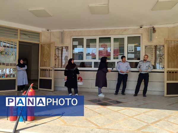 آموزش اطفای حریق به دانش‌آموزان مدرسه دخترانه شهید زین الدین