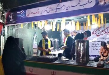 طنین مقاومت در خیابان دانشجو؛ موکب «نسل سلیمانی» سازمان دانش‌آموزی برپا شد