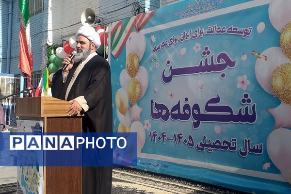 جشن شکوفه‌ها در آستانه سال تحصیلی جدید در مدارس ملارد برگزار شد