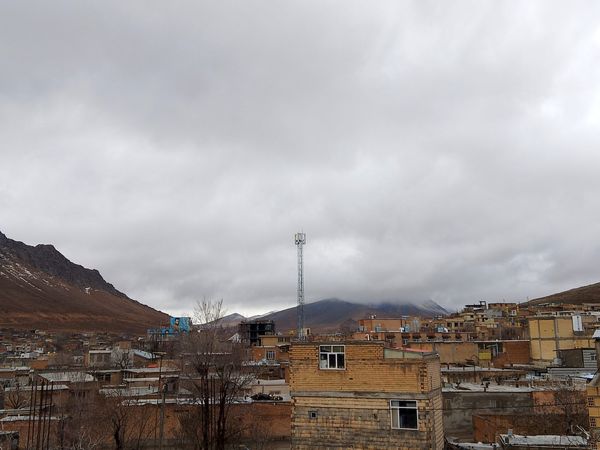 بارش زیبای باران با عطر و بوی بهار در شهرستان بن