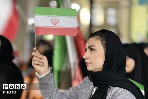 تجدید بیعت دانش‌آموزان با رهبر انقلاب