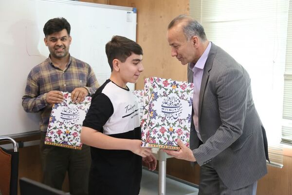 تقدیر از ۳۷ نفر از فرزندان همکاران سازمان ساماندهی مشاغل شهری