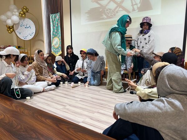 دبستان آرمینه مصلی نژاد در آستانه نیمه شعبان 