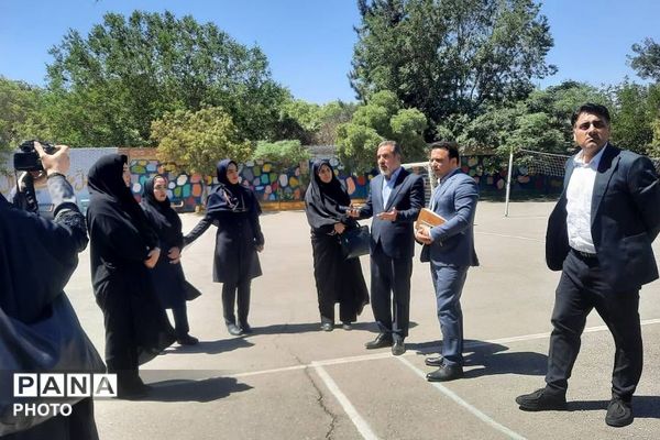 بازدید مدیر آموزش و پرورش ناحیه دو شهرری از دبستان شهید چمران