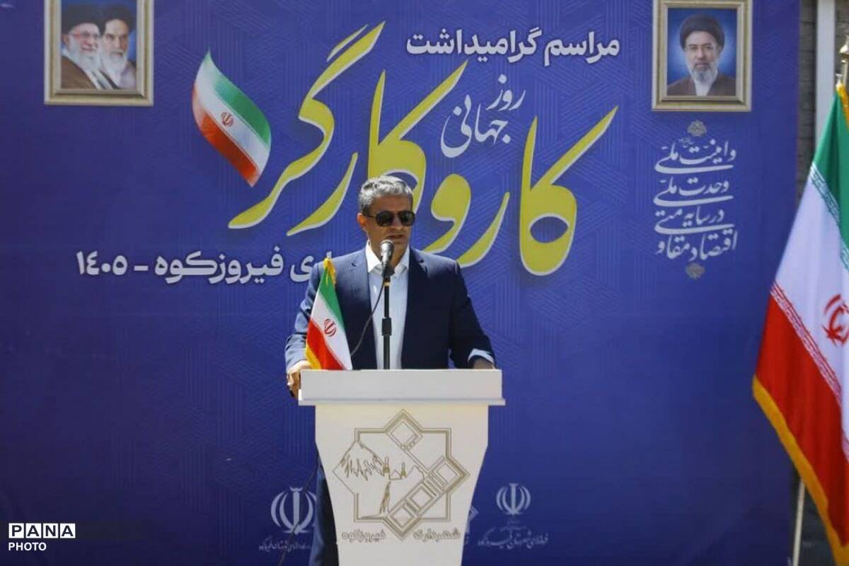 تجلیل از کارگران و زحمت کشان خدمات شهری و فضای سبز شهرداری فیروزکوه 
