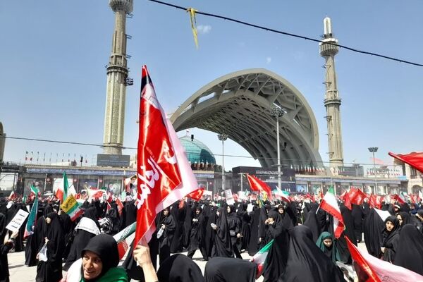 موج عشق در مصلی تهران؛ وداع با رهبر شهید انقلاب