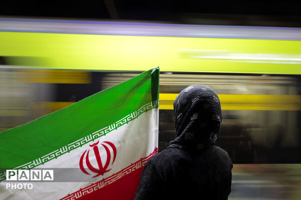  بدرقه ملت داغدار ایران با رهبر شهید در روز تشییع