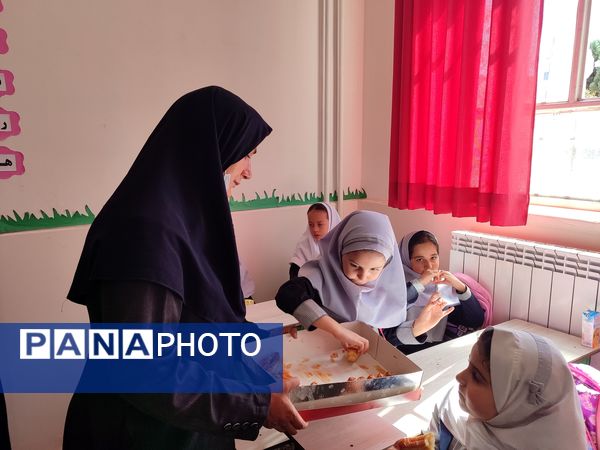 آیین نواختن زنگ مهر، ایثار و شهادت در دبستان شاهد حاج تقی آقا بزرگ ناحیه یک مشهد 