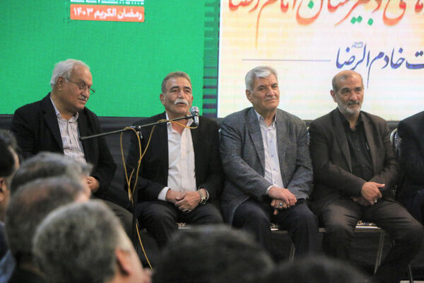 نشست صمیمی‌ دانش‌آموختگان دبیرستان امام رضا(ع) قم در هیات خادم الرضا(ع)