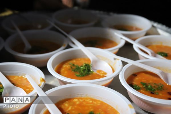 خروش شبانه «ناحیه ۵» در قلب غرفه؛ میعادگاهِ مقاومت و استکبارستیزی