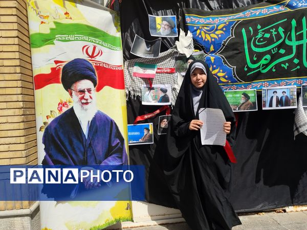 مراسم بزرگداشت شهید سید حسن نصرالله در دبستان شاهد حاج تقی آقا بزرگ ناحیه یک مشهد