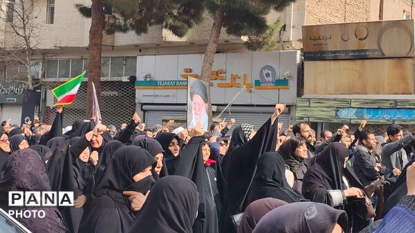 حضور خودجوش مردم نیشابور در سوگواری شهادت رهبر معزز