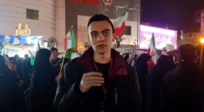 اجتماع شبانه دانش آموزان در میدان توحید قم