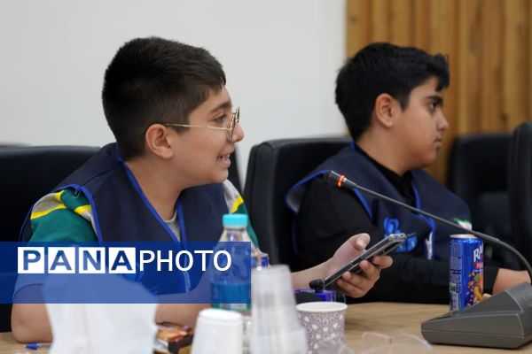 نشست خبری مدیرکل نوسازی مدارس استان اصفهان با دانش آموز خبرنگاران پانا
