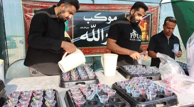 عطر ارادت به پیامبر(ص) و اهل‌بیت(ع) در موکب مردمی  ابرکوه