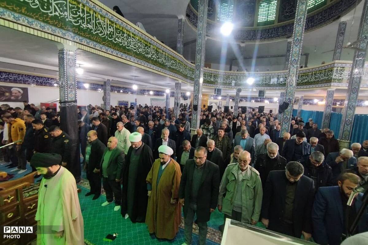 اقامه نماز باشکوه عید سعید فطر در شهرستان فیروزکوه