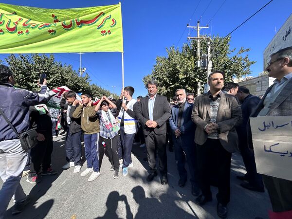 راهپیمایی ۱۳ آبان مدرسه شهید رجایی یک بجنورد