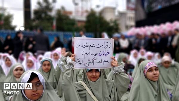 حضور معاون پرورشی وزارت آموزش و پرورش در جمع فرشتگان نمازگزار