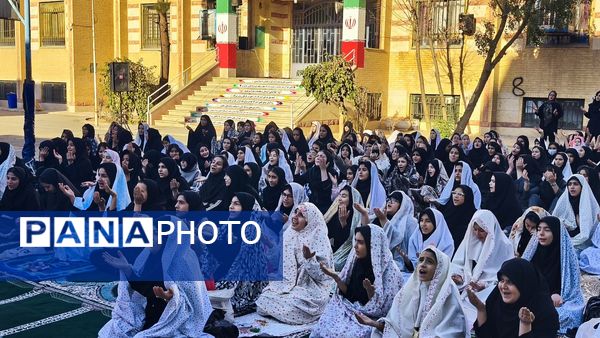 نماز جماعت باران در آموزشگاه شهید فتحی‌پور ناحیه یک شهرستان بهارستان