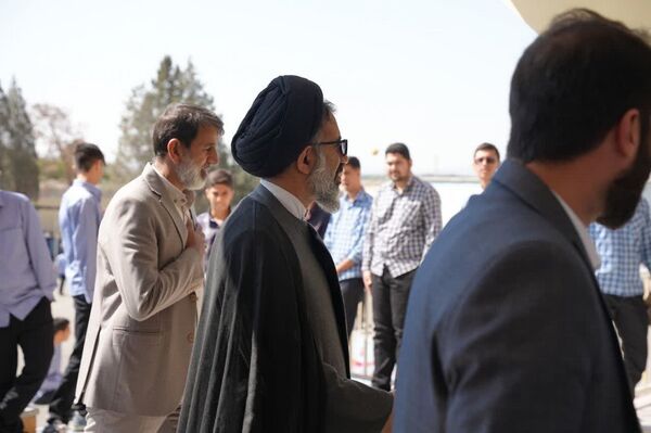 دیدار صمیمی امام جمعه فردیس با معلمان و دانش‌آموزان دبیرستان کاشانی‌پور