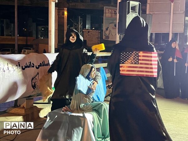 اجرای برنامه روز ملی خلیج فارس توسط دختران انجمن اسلامی