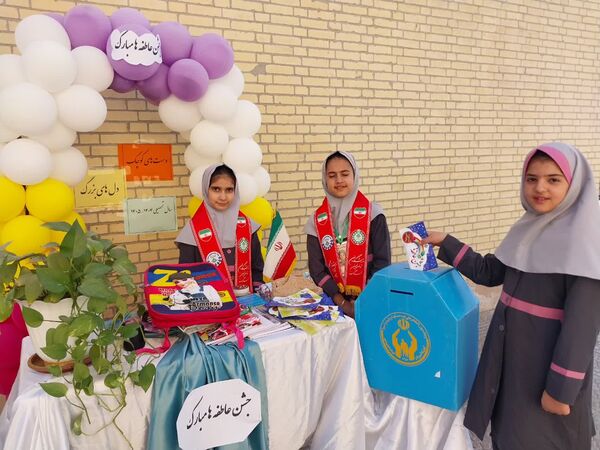 مهربانی در قاب مدرسه؛ برگزاری جشن عاطفه ها در دبستان شهید صدوقی یزد
