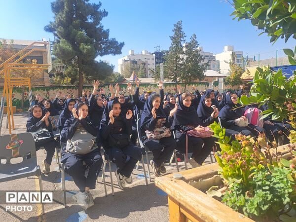 جشن جوانه‌ها در دبیرستان علی افشارنژاد