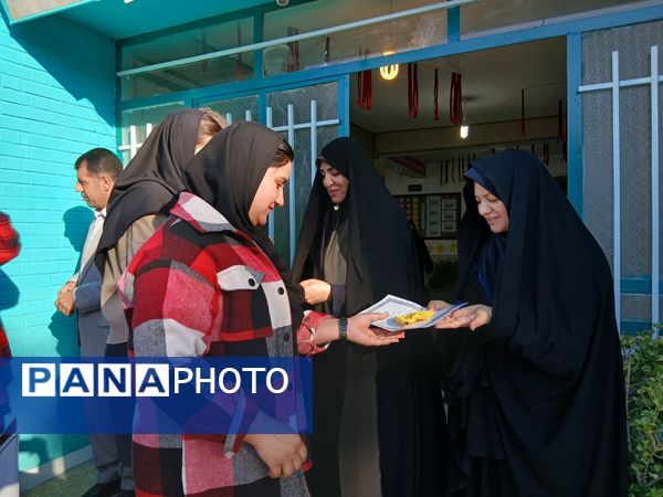  تجلیل از همیاران معلم در دبیرستان فاطمیه