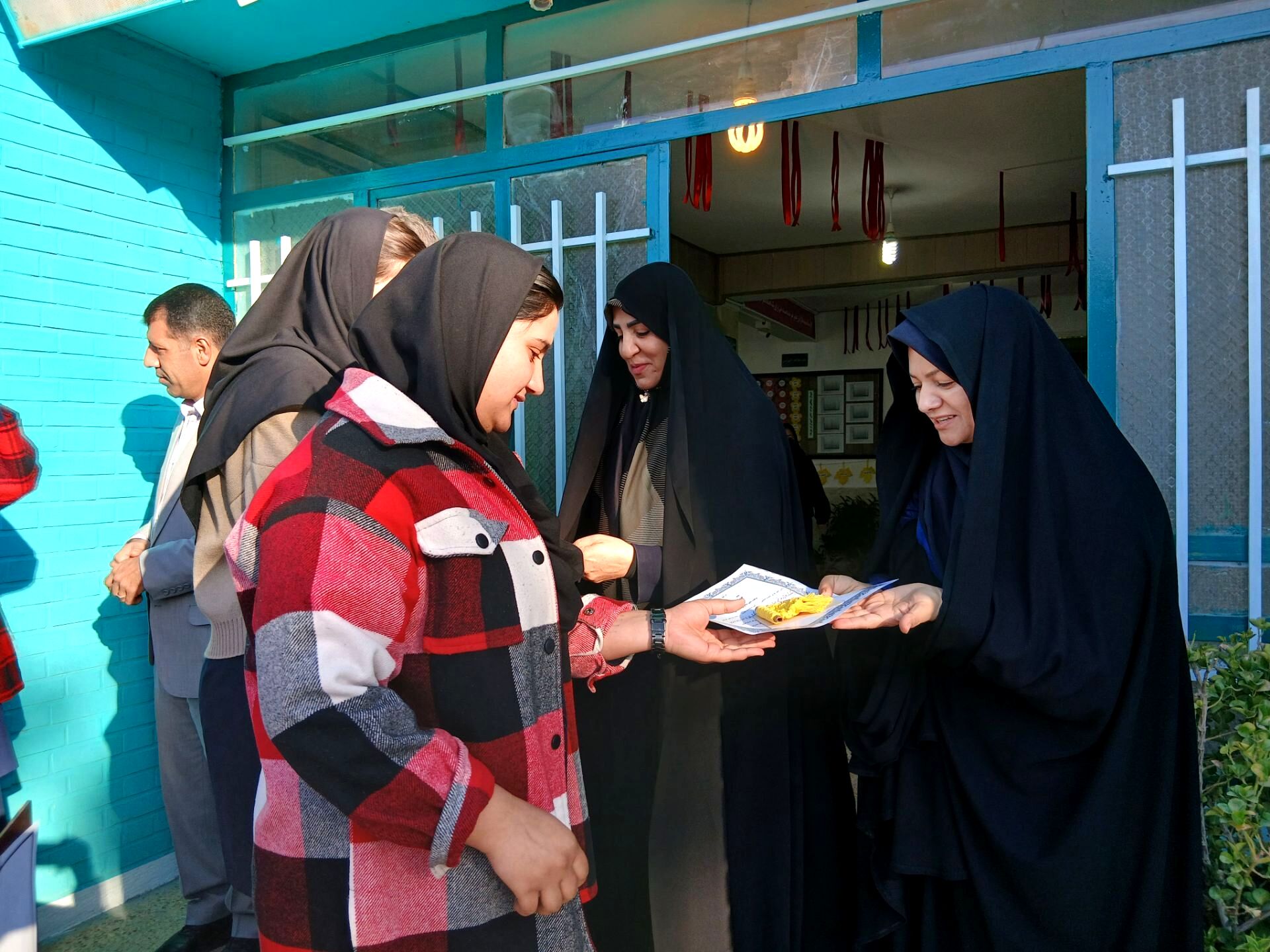  تجلیل از همیاران معلم در دبیرستان فاطمیه