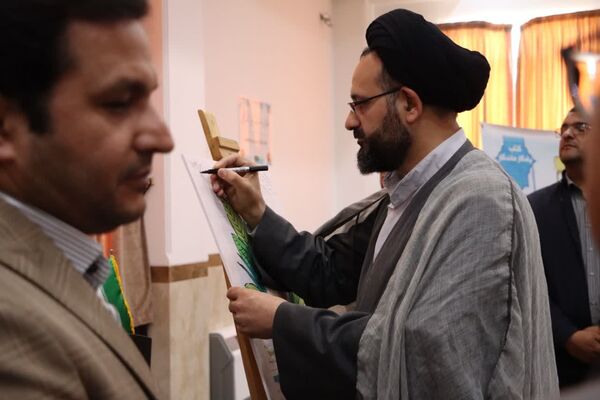 رونمایی از پوستر نخستین جشنواره داستان‌نویسی روستا در روستای گردکوه شهرستان مهریز 